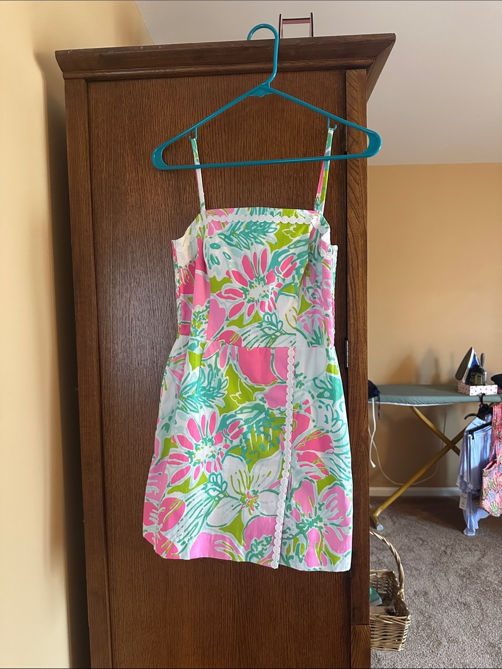 Lilly Pulitzer size 00 dress with front split, white lining inside